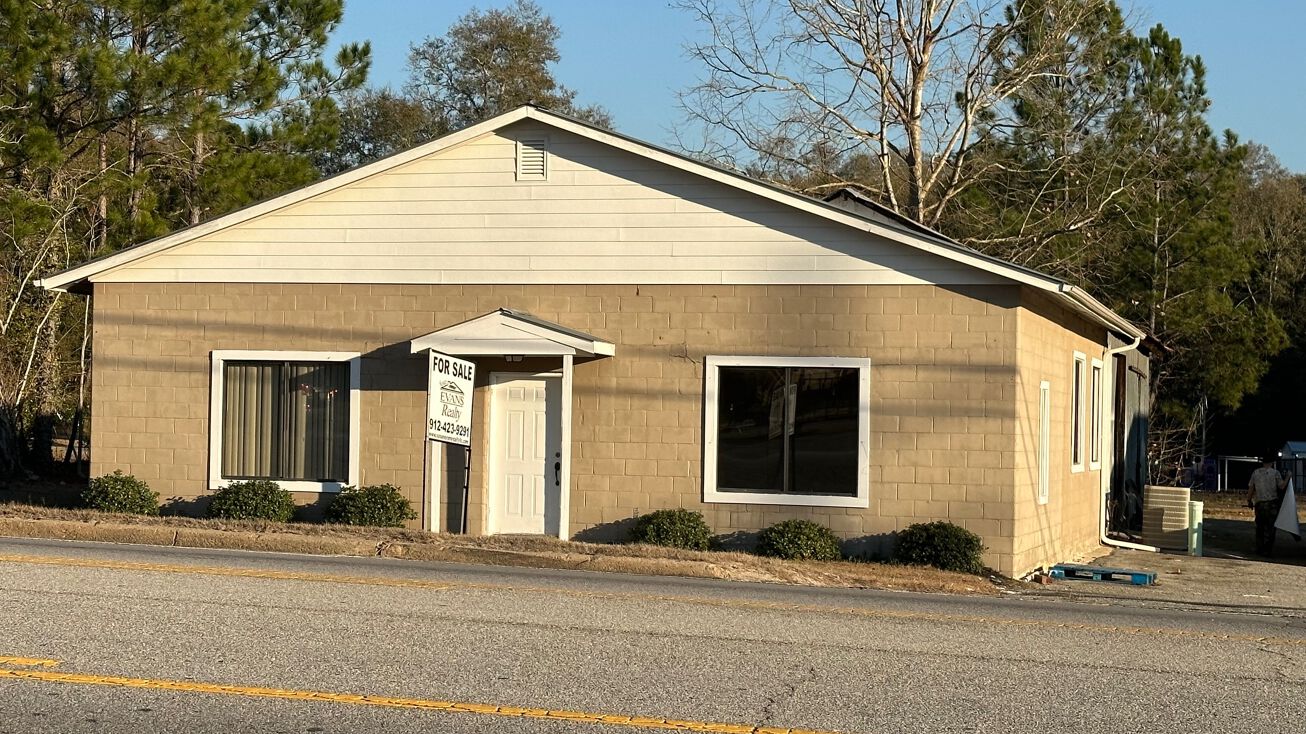 163 3rd Ave, McRaeHelena, GA 31055