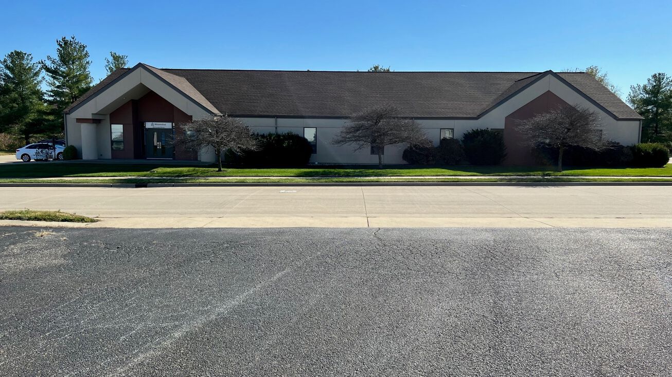 40 Kemp Dr, Chatham, IL 62629