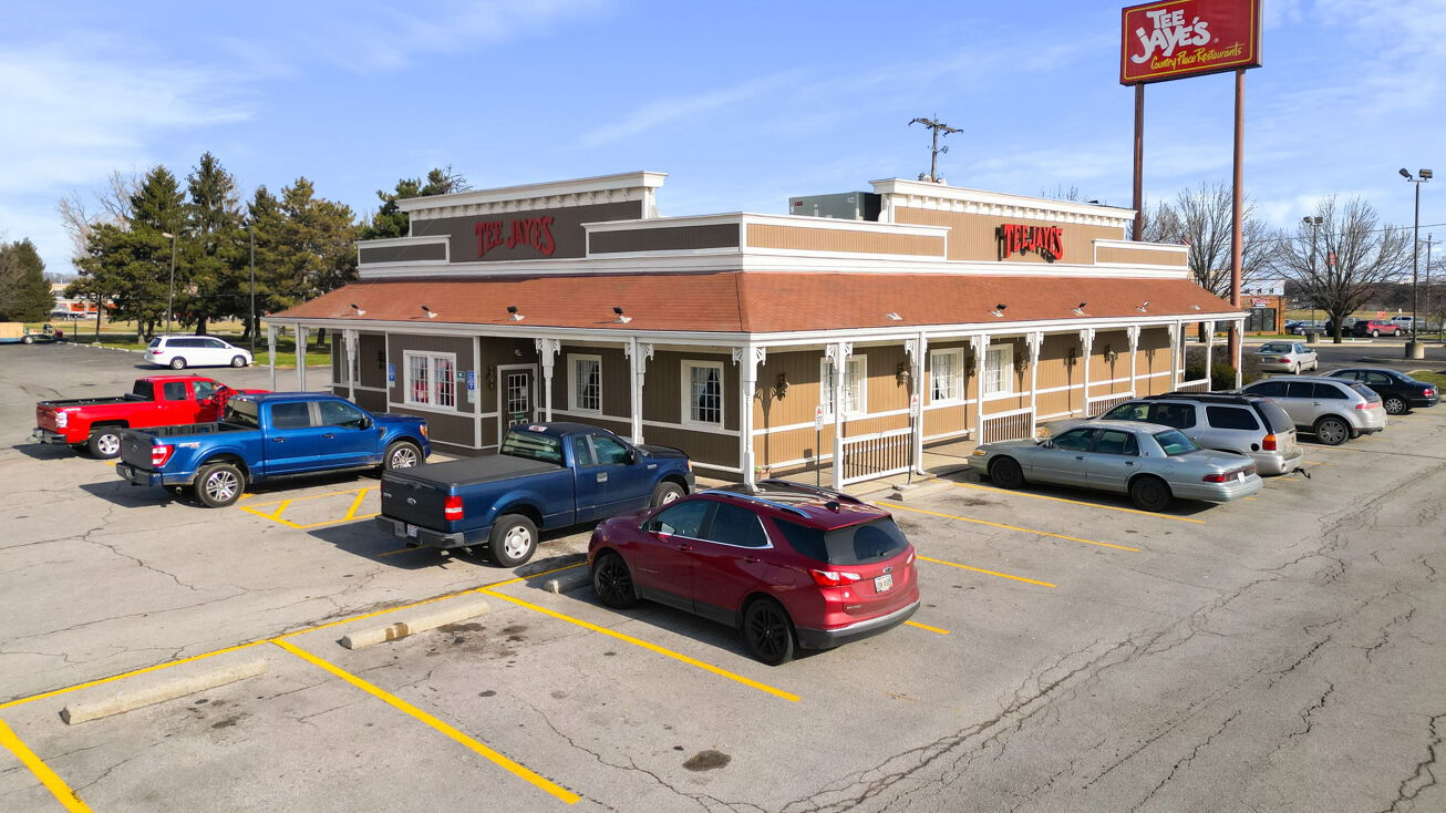 1880 Stringtown Rd, Grove City, OH 43123