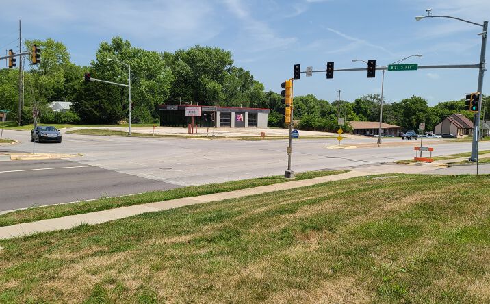Pictures of Retail property located at 8042 Parallel Pkwy, Kansas City, KS 66112 for sales - image #1