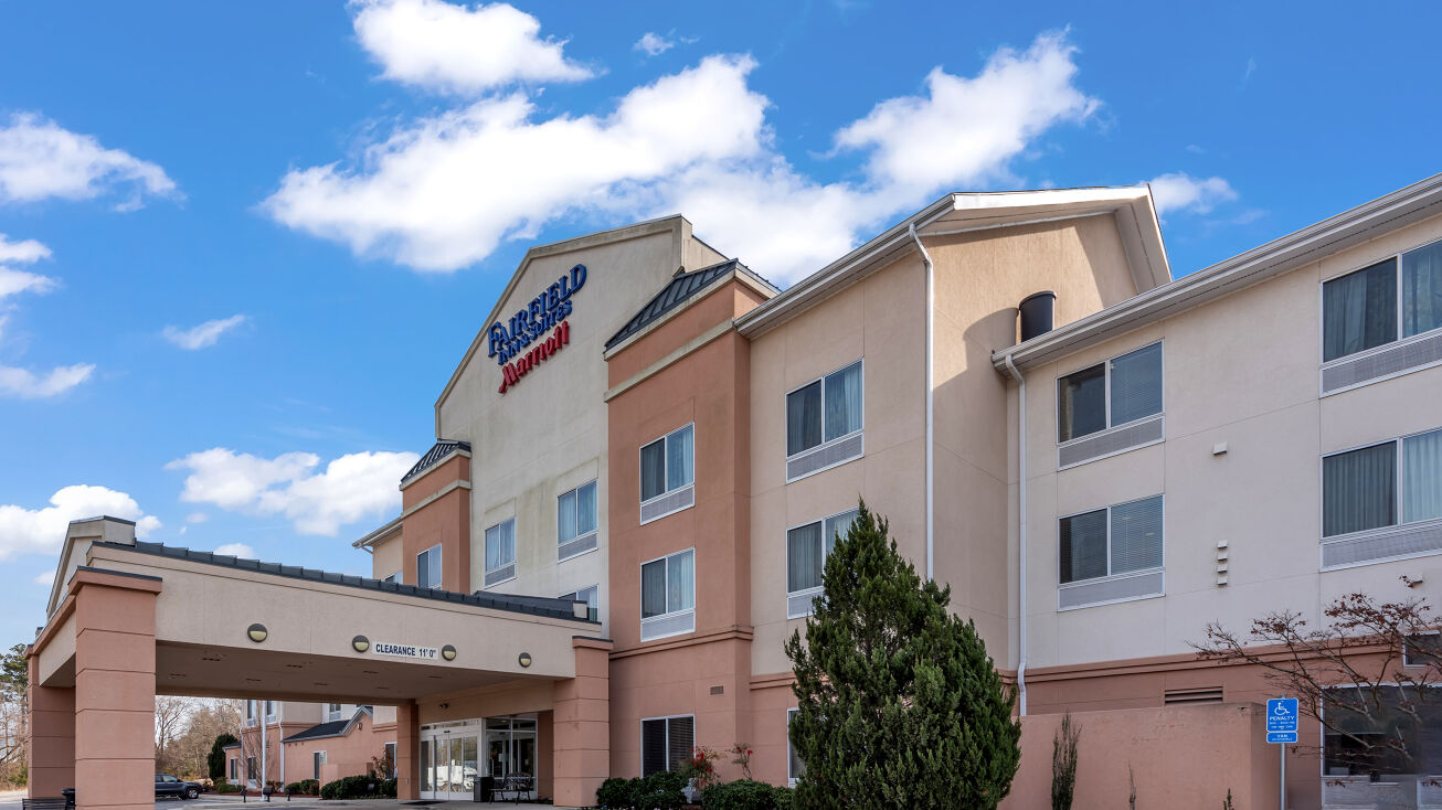 pictures-of-hospitality-property-located-at-1120-bill-tuck-hwy-south