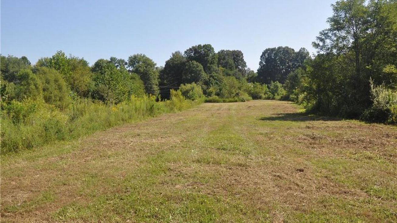 1710 Spartanburg Hwy, Hendersonville, NC 28792