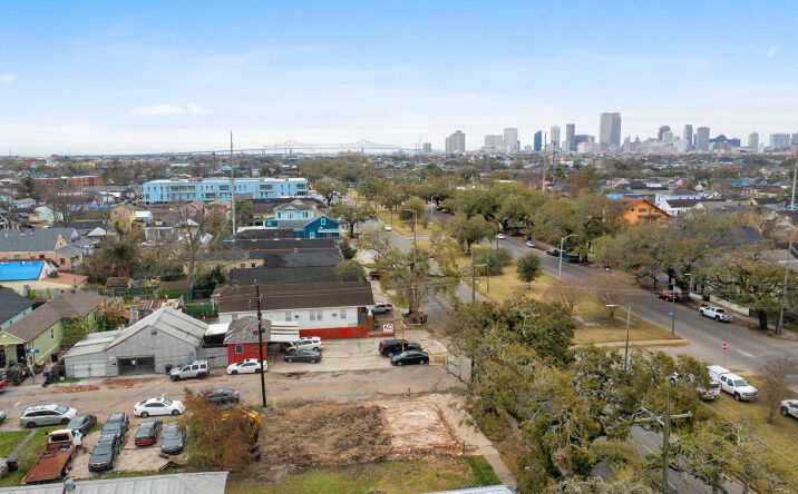 1901 ELYSIAN FIELDS AVE New Orleans LA 70117-8127 APN: 38W109101