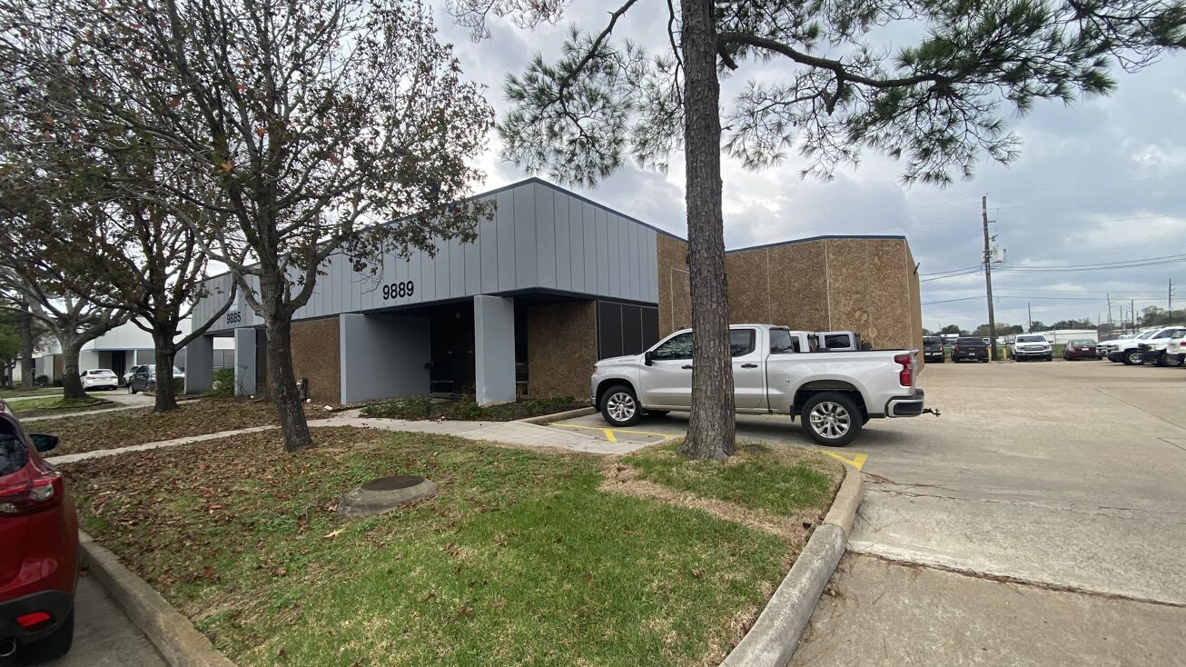 9889 Drysdale Ln, Houston, TX 77041