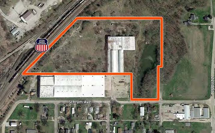 Pictures of Industrial property located at 1915 Schram Ave, Hillsboro, IL 62049 for sales - image #1