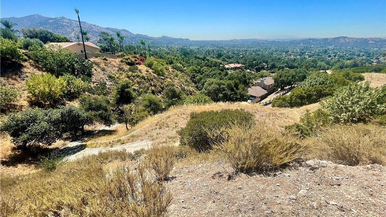 445 Conifer Rd, Glendora, CA 91741
