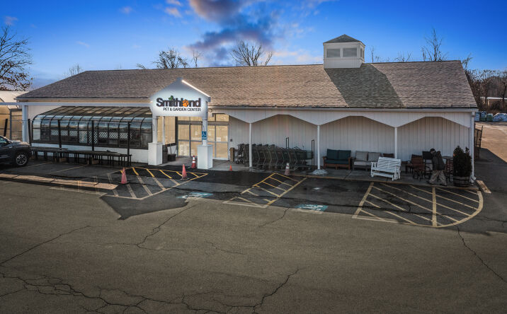 Pictures of Retail property located at 147 Meriden Rd, Middlefield, CT 06455 for comps - image #1