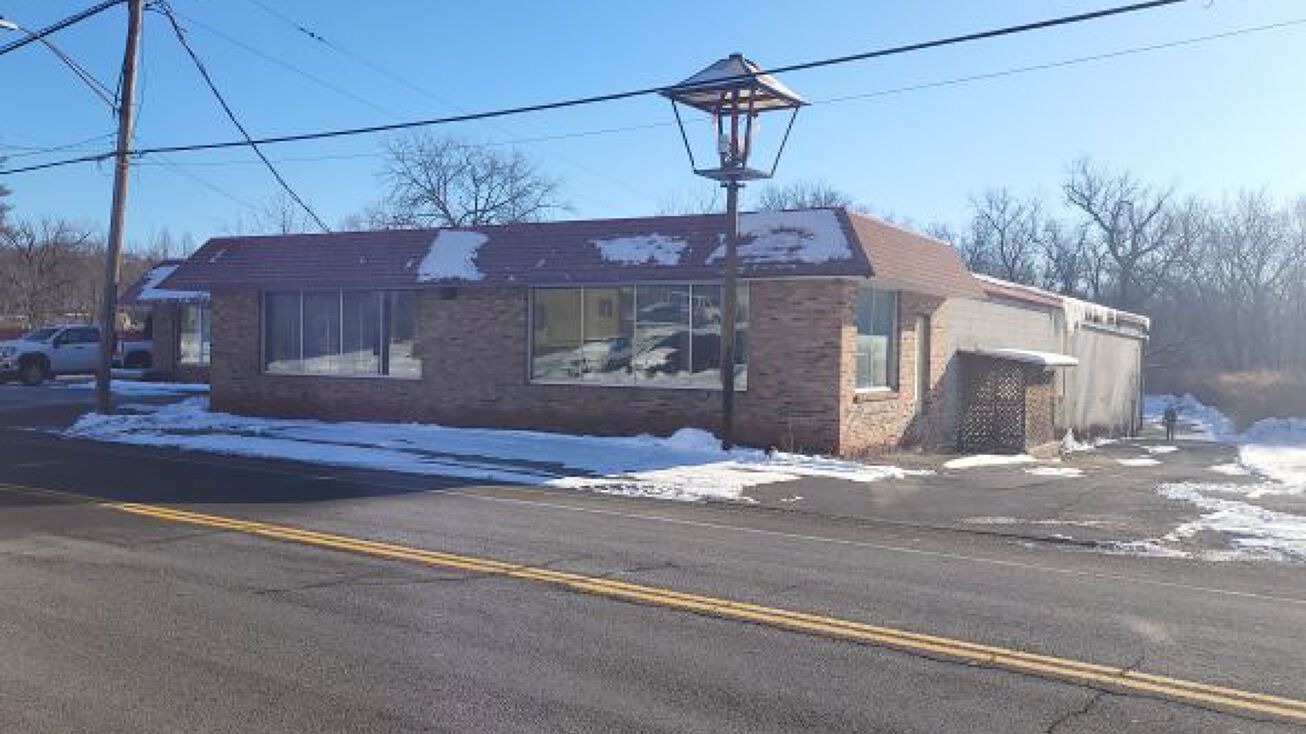 369 S Main St, Gloversville, NY 12078