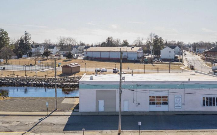 Pictures of Mixed Use, Retail, Business for Sale property located at 112 Park Ave, Milford, DE 19963 for sales - image #1