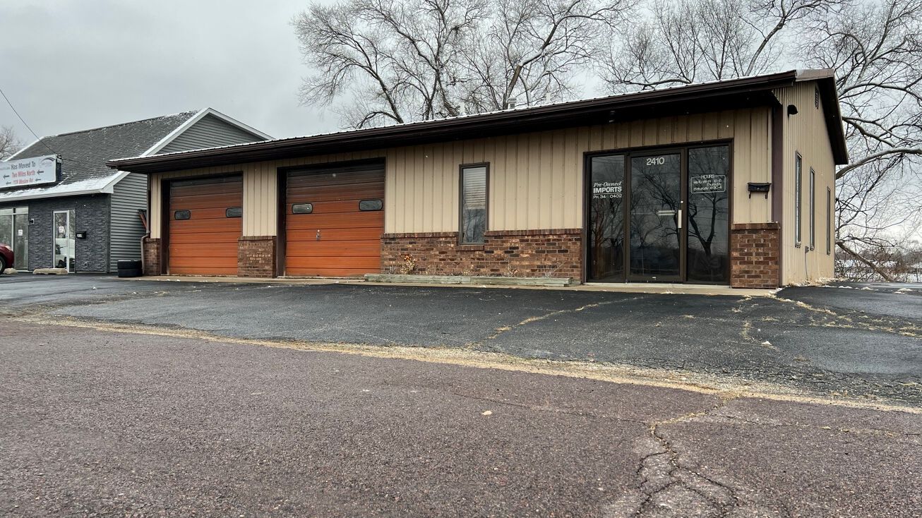 2410 N 8th St, Pekin, IL 61554