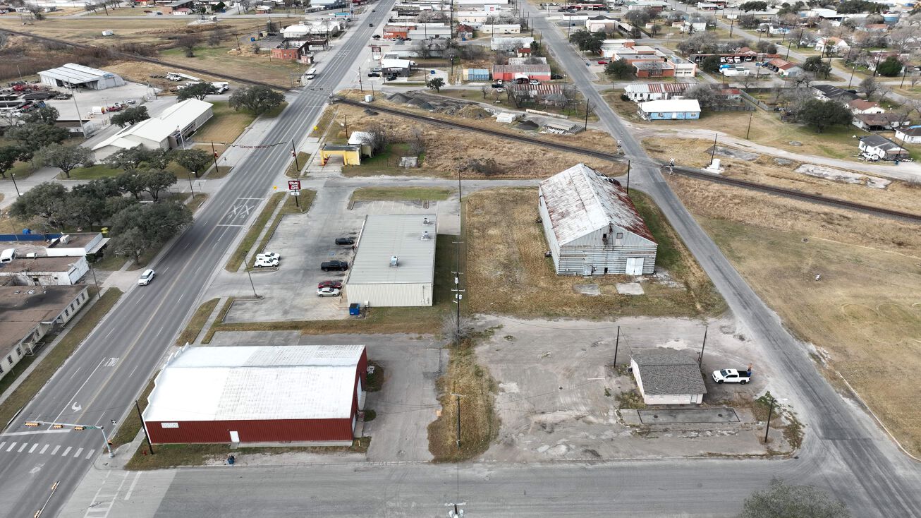 Pictures of Industrial property located at 518 E Market St, Sinton, TX 78387 for sales - image #1
