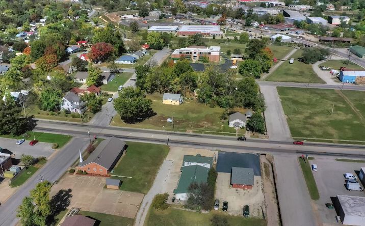 Pictures of Land property located at 617 W Broadway St, West Plains, MO 65775 for sales - image #1