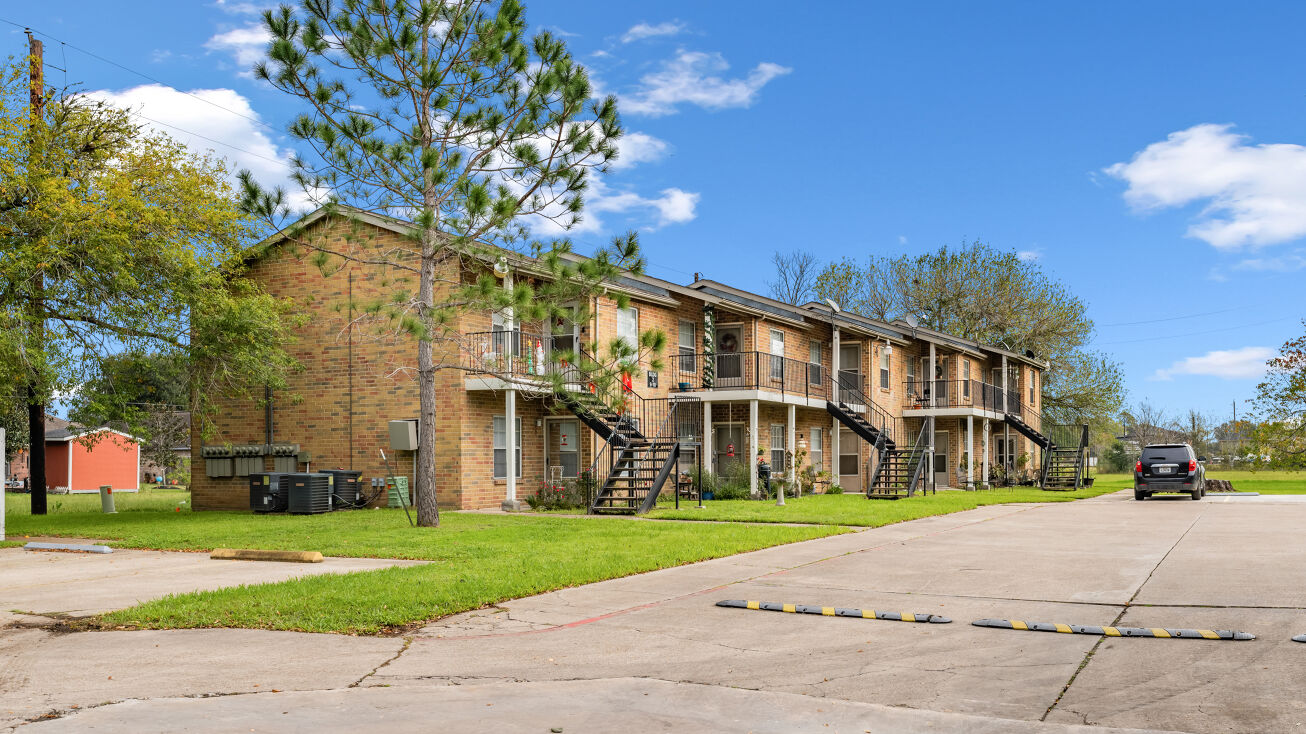 2820 Richmond St, Needville, TX 77461