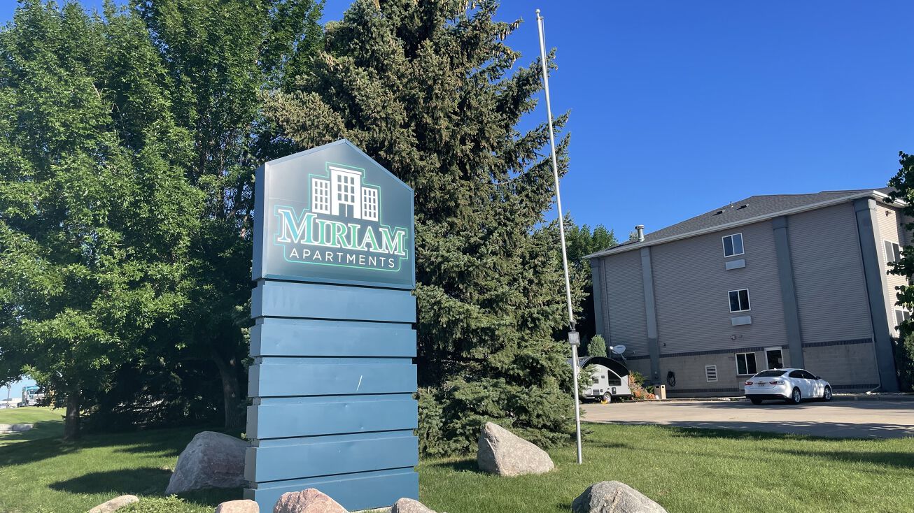 3808 Miriam Ave, Bismarck, ND 58501