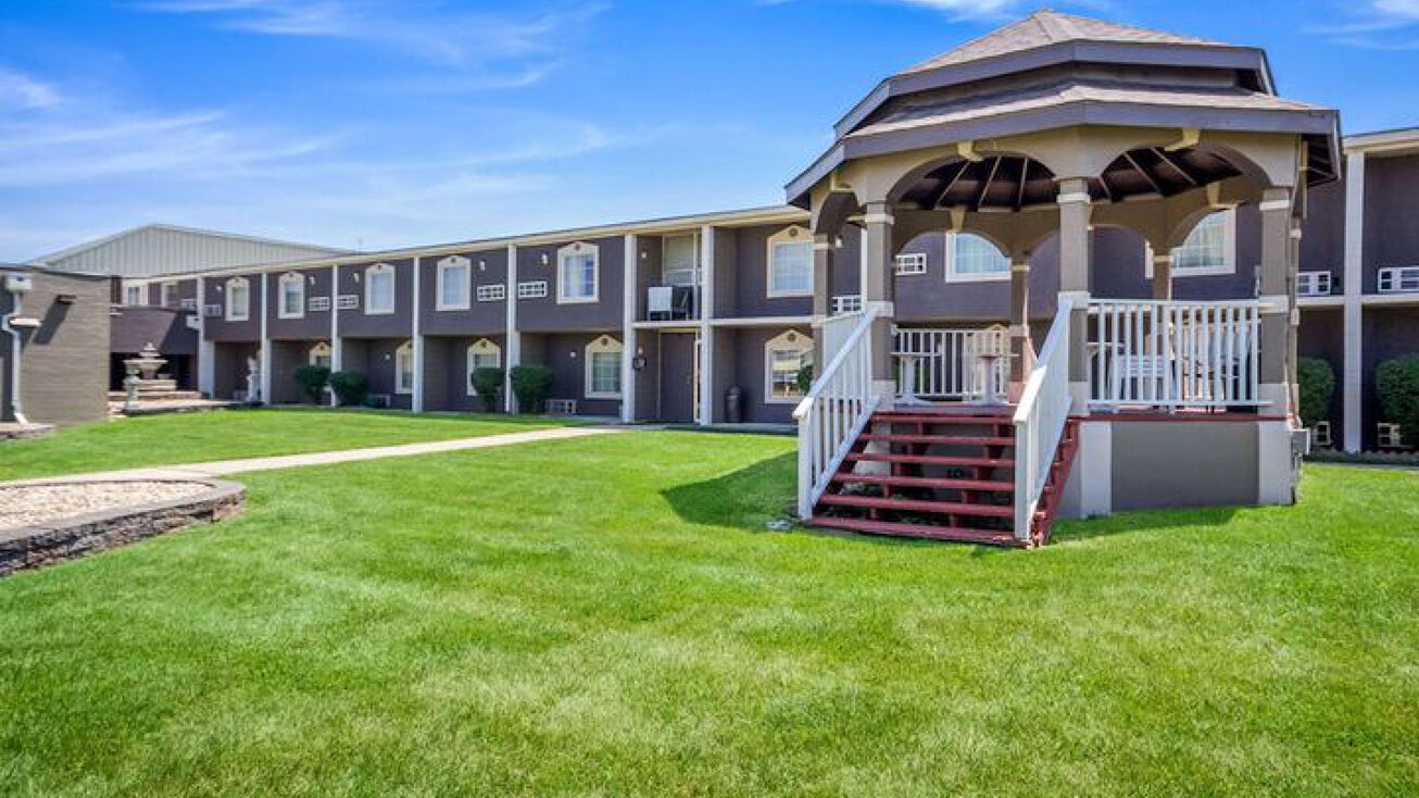 4200 S Noland Rd, Independence, MO 64055