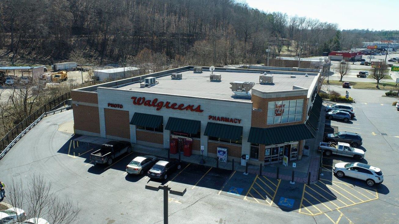 805 W Main St, Livingston, TN 38570