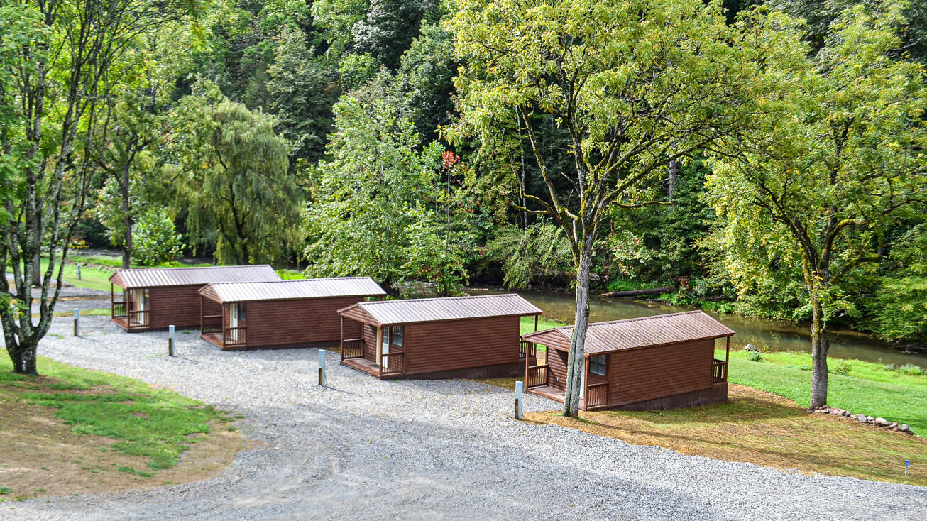 2042 Ridge Rd, Harrogate, TN 37752