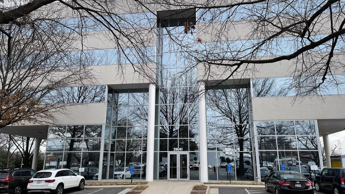 2841 Hartland Rd, Falls Church, VA 22043