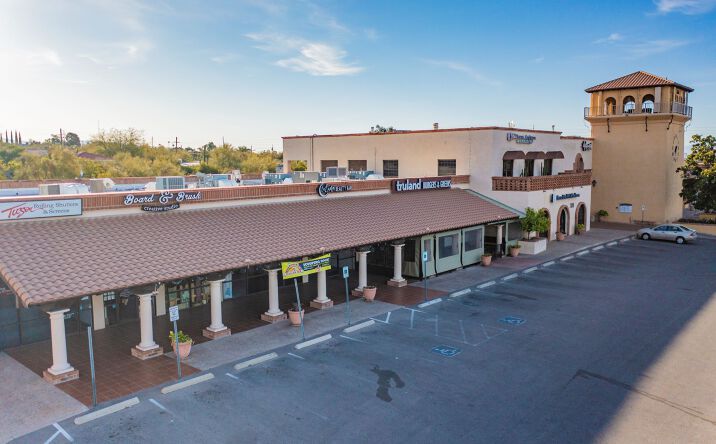 Pictures of Retail property located at 7252 N Oracle Rd, Tucson, AZ 85704 for comps - image #1