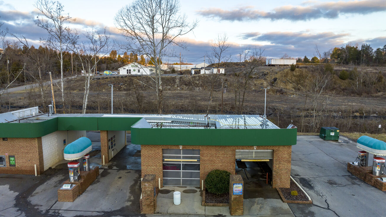 2721 N John B Dennis Hwy, Kingsport, TN 37660