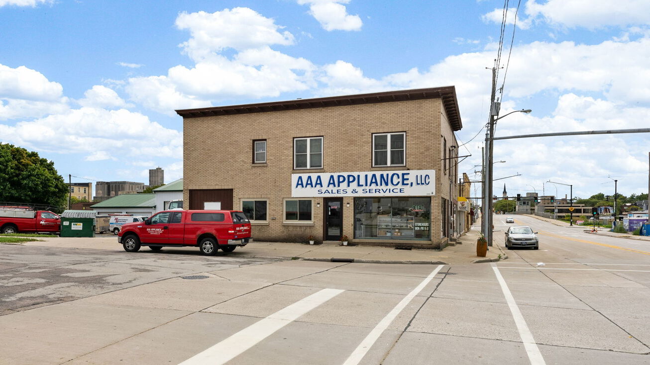 115 N 10th St, Manitowoc, WI 54220