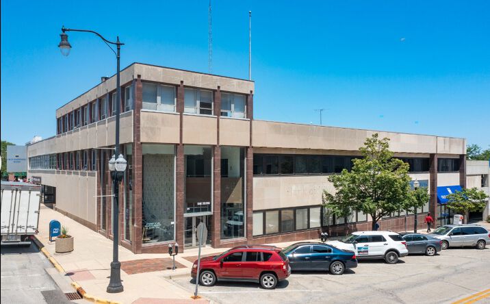 Pictures of Office property located at 216 W Madison St, Waukegan, IL 60085 for sales - image #1