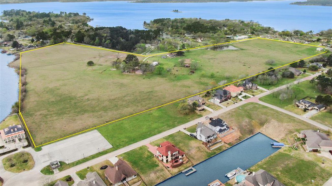 10498 Walker Hill Ln, Willis, TX 77318