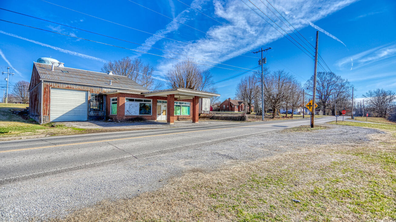 2457 Old Greenbrier Pike, Greenbrier, TN 37073