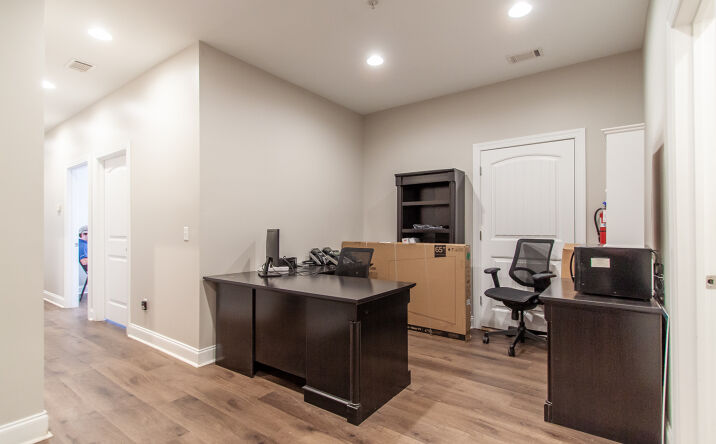 Pictures of Office property located at 2124 Moores Mill Rd, Auburn, AL 36830 for comps - image #1