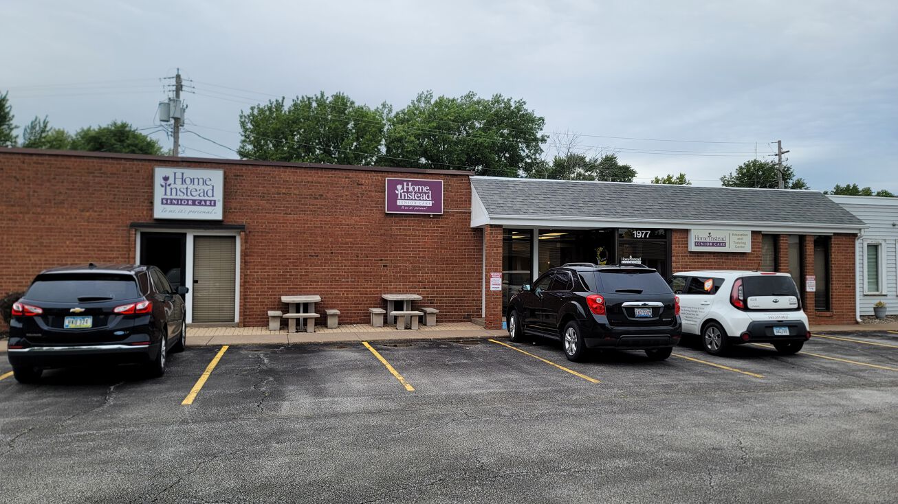 1977 Spruce Hills Dr, Bettendorf, IA 52722