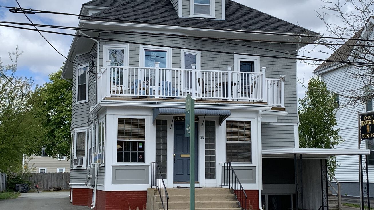 35 Rolfe Square, Cranston, RI 02910