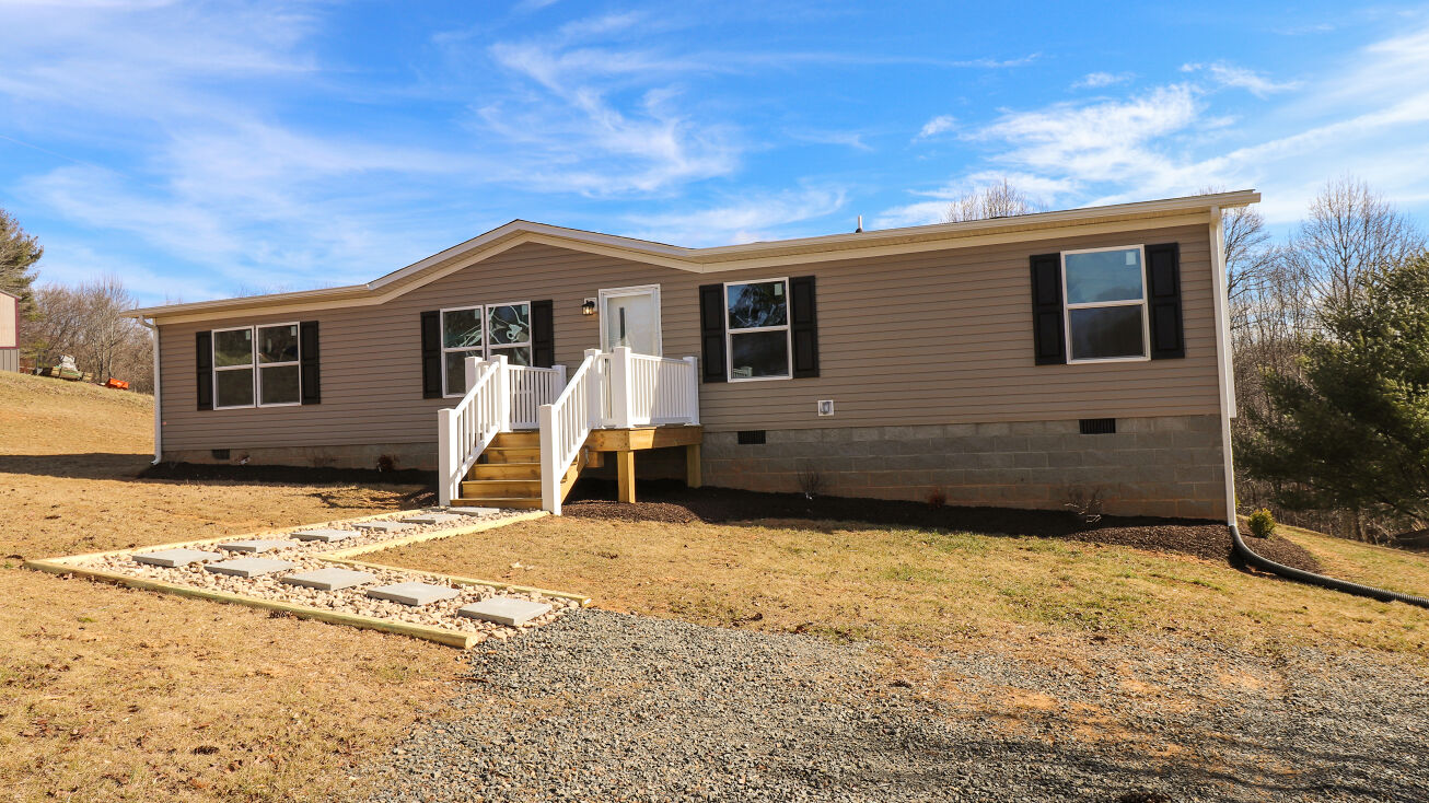 67 Knob Hill Ln, Woodlawn, VA 24381
