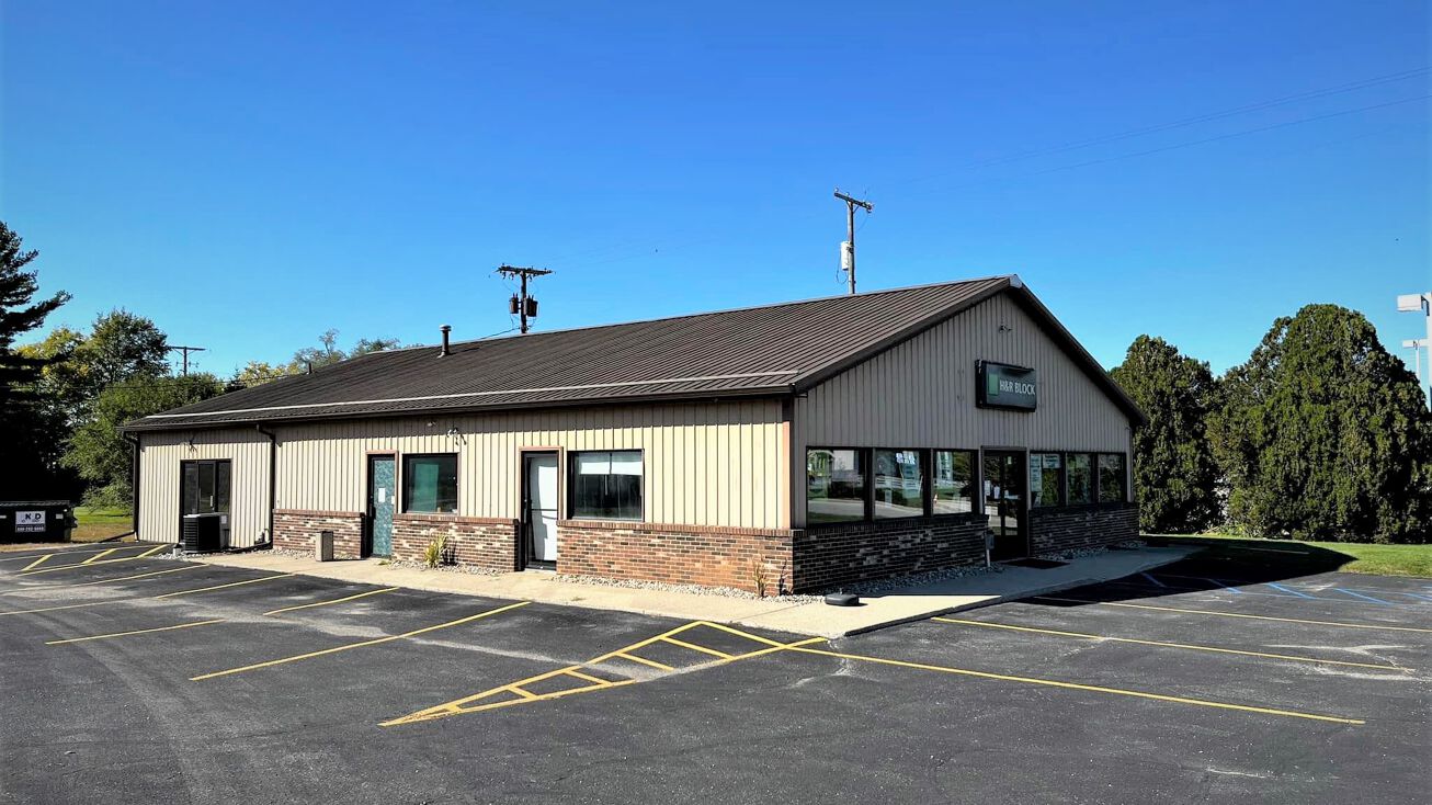 1430 Lincoln Way S, Ligonier, IN 46767