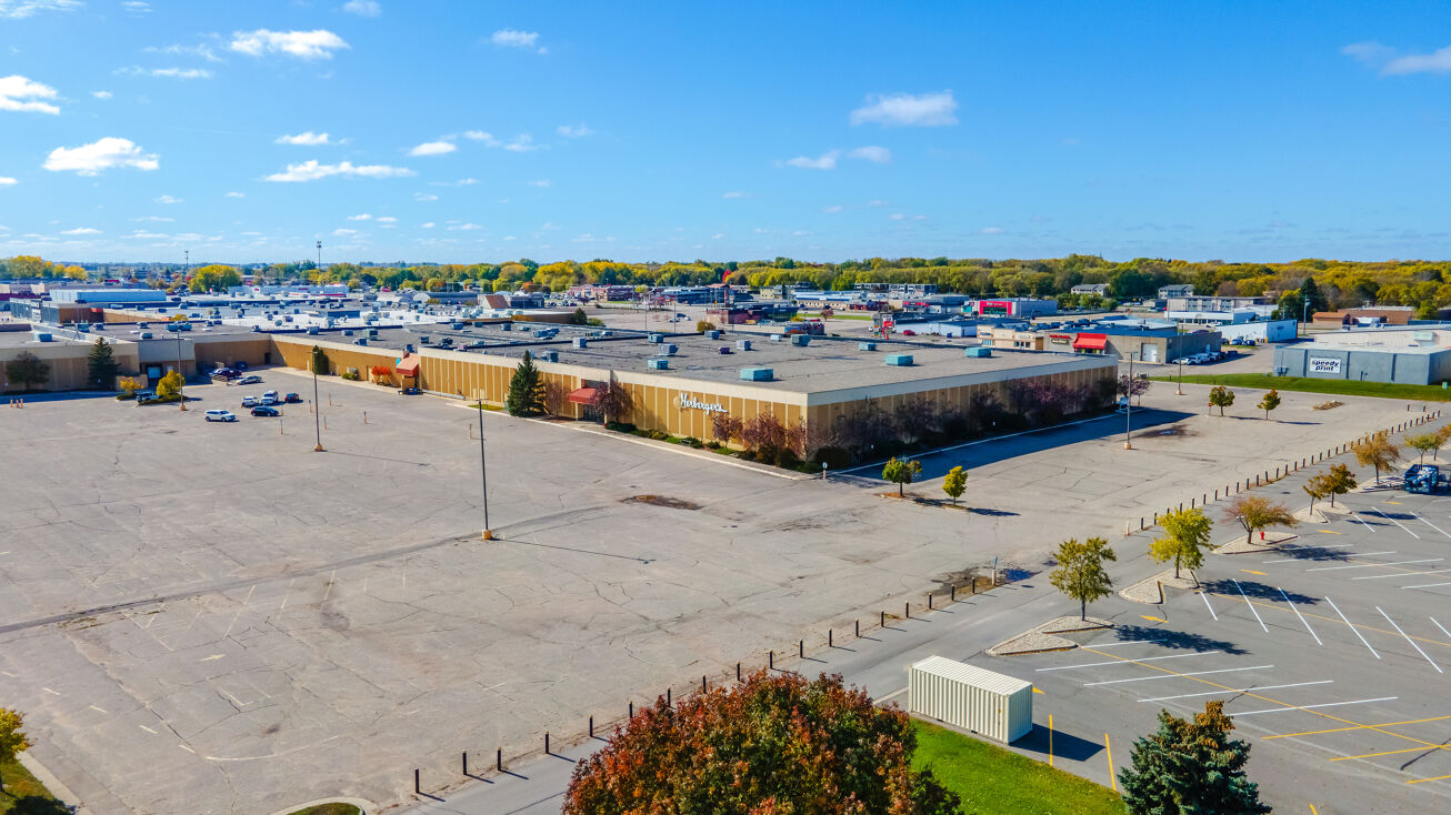 1605 1st St S, Willmar, MN 56201