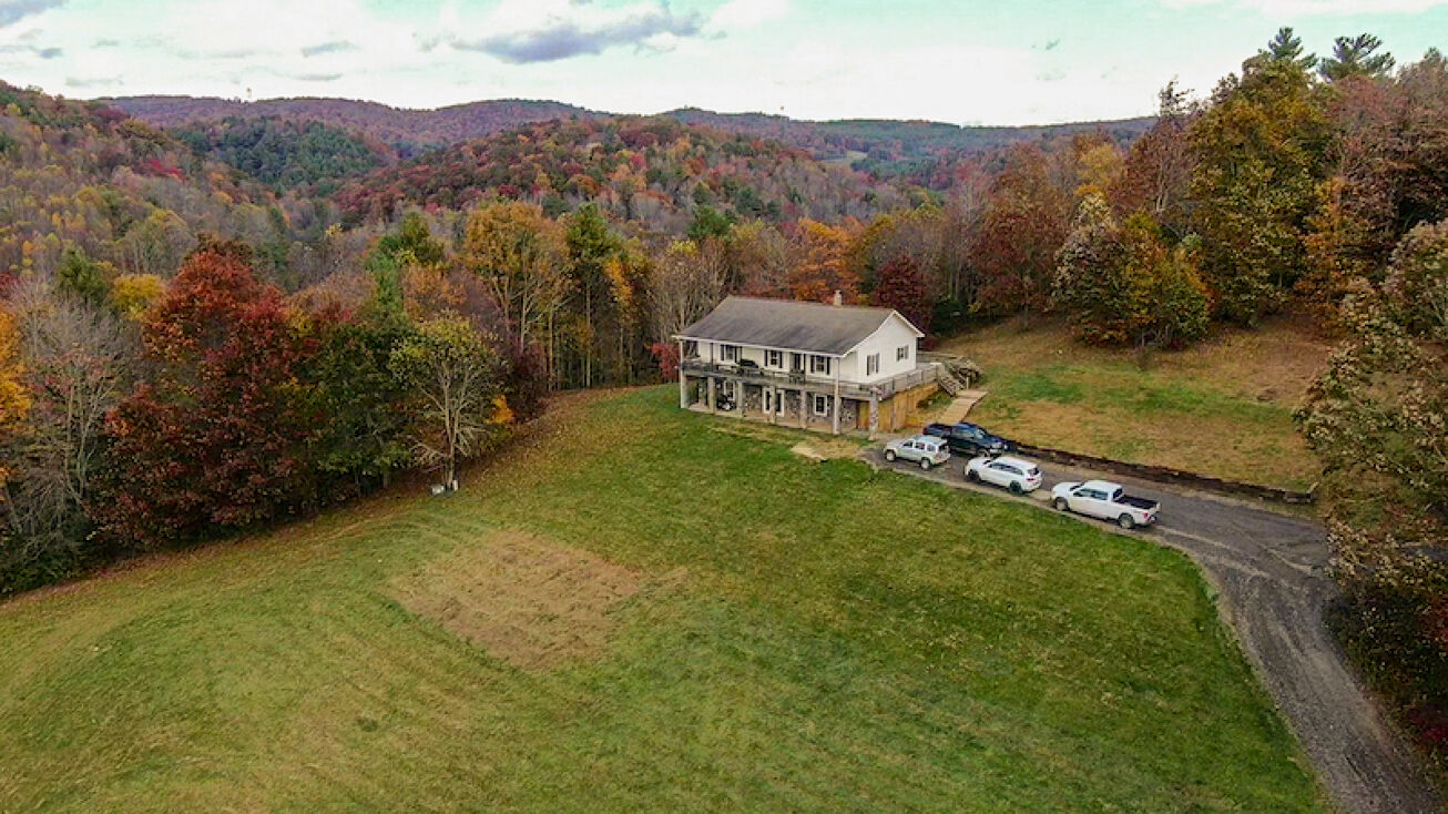 479 Berry Creek Rd NW, Indian Valley, VA 24105