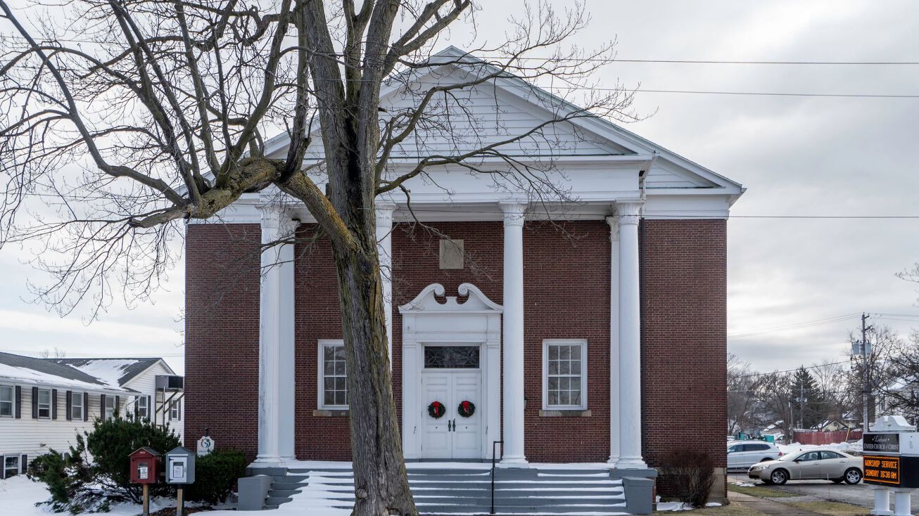 98 East Ave, Lockport, NY 14094