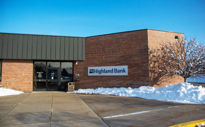 Pictures of Retail property located at 701 Central Ave E, Saint Michael, MN 55376 for sales - image #1
