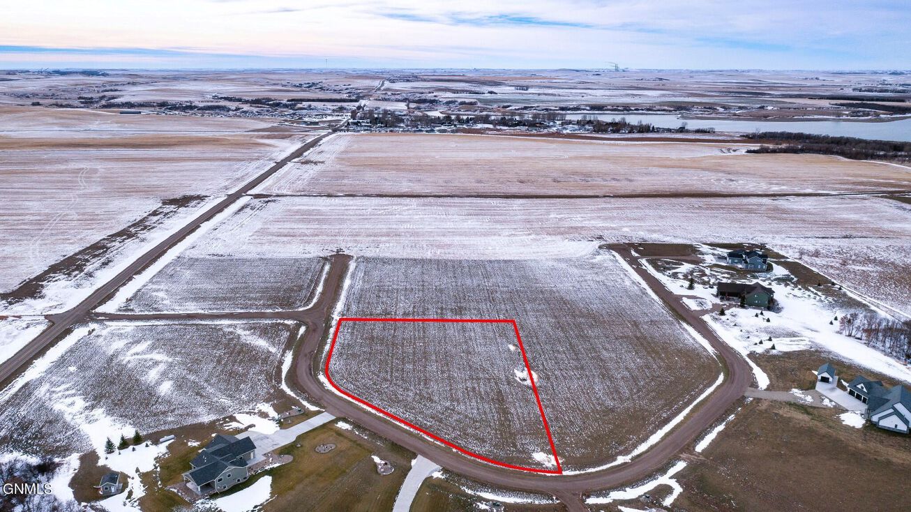 5802 Sandstone Pt Rd, Beulah, ND 58523