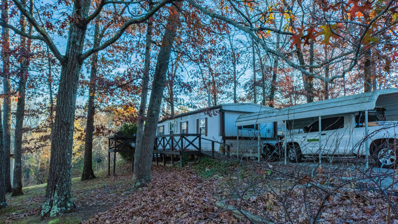 94 Bar X Ln, Kuttawa, KY 42055