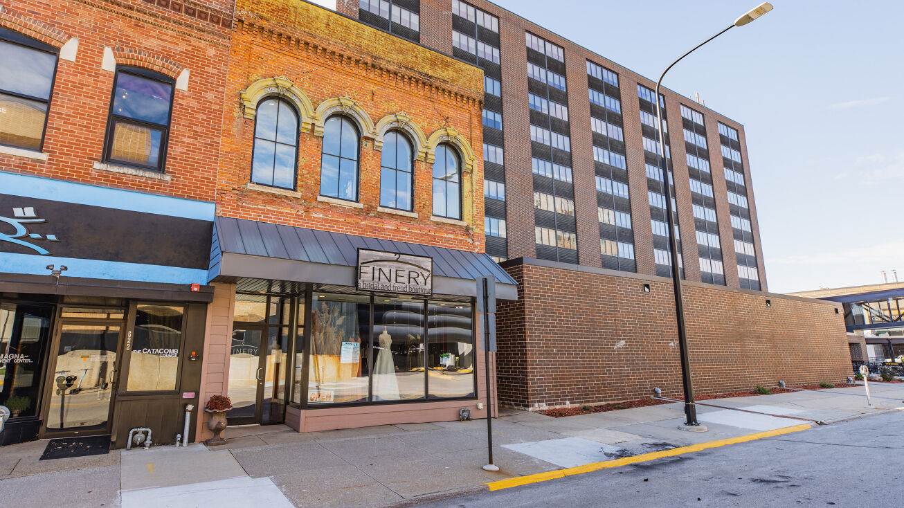 620 Commercial St, Waterloo, IA 50701