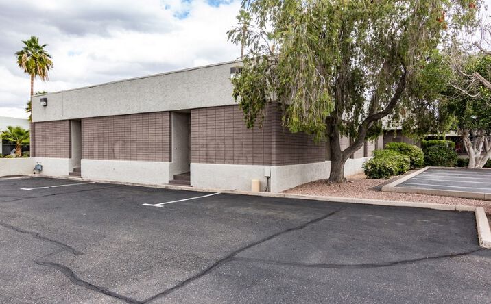 Pictures of Office property located at 12320 N 32nd St, Phoenix, AZ 85032 for comps - image #1