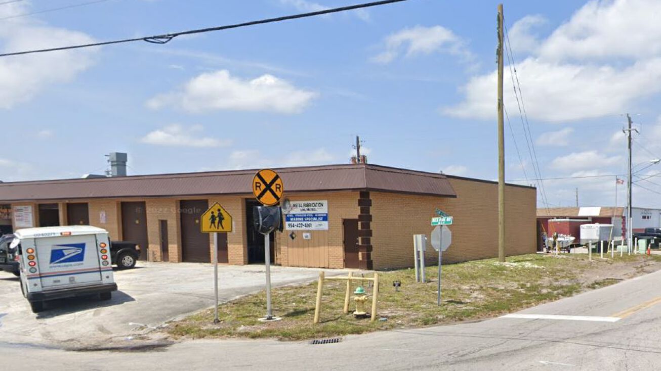 147 SW 15th St, Deerfield Beach, FL 33441