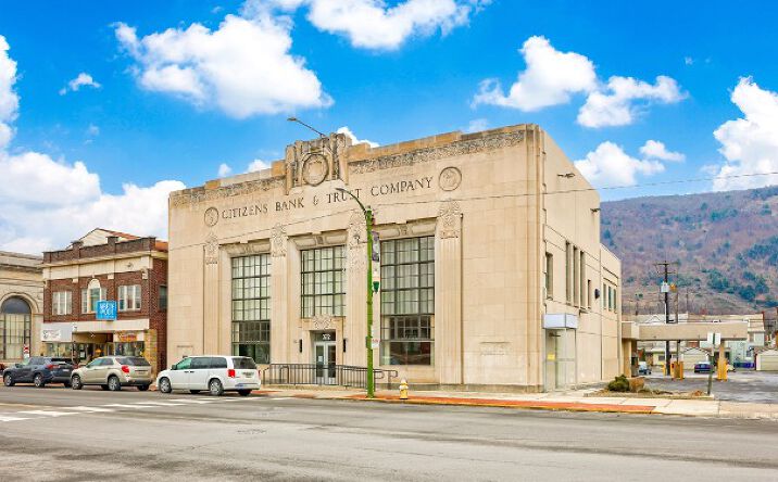Pictures of Retail property located at 372 Delaware Ave, Palmerton, PA 18071 for comps - image #1