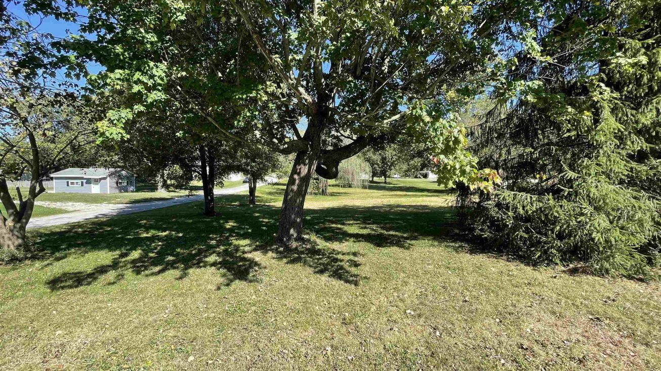 325 N 3rd St, Mitchell, IN 47446