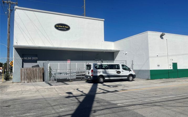 Pictures of Industrial property located at 1395 NW 22nd St, Miami, FL 33142 for sales - image #1
