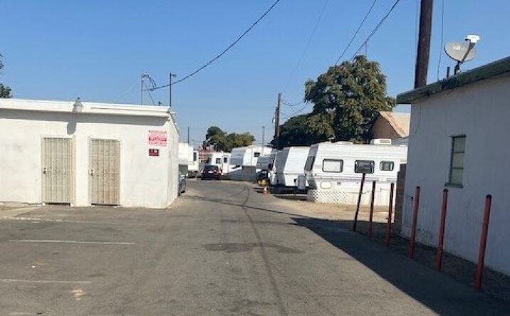 Pictures of Mobile Home Park property located at 106 McCord Ave, Bakersfield, CA 93308 for sales - image #1