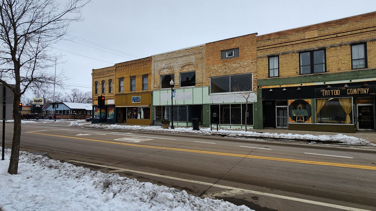 582 N Main St, Oshkosh, WI 54901