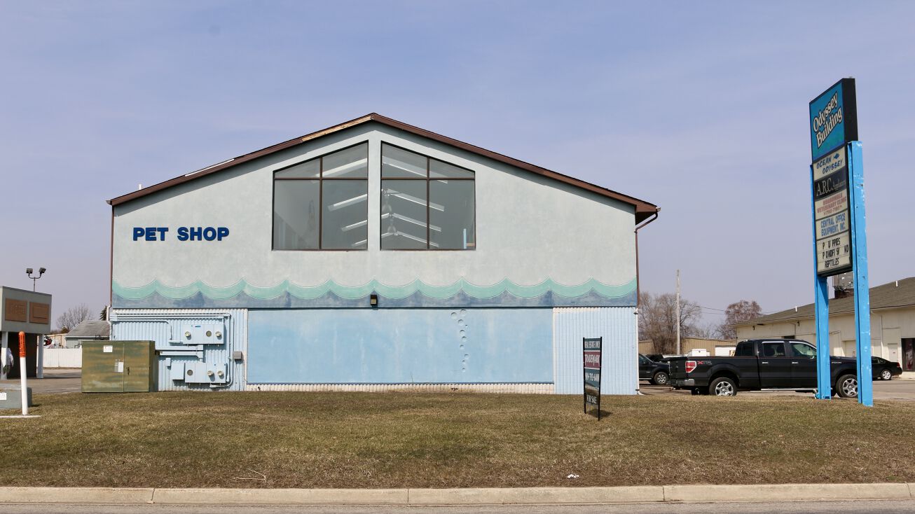 3100 Boardwalk Dr, Saginaw, MI 48603 Retail Property for Sale