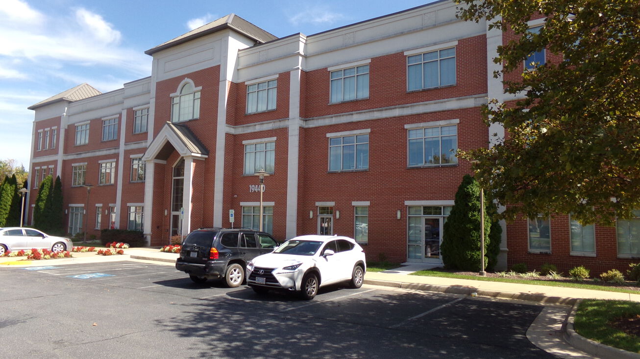 Pictures of Office property located at 19440 Golf Vista Plaza, Leesburg, VA 20176 for sales - image #1