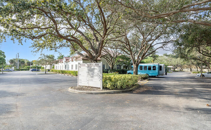 image of property at 8391 W OAKLAND PARK BLVD Sunrise FL 33351-7307